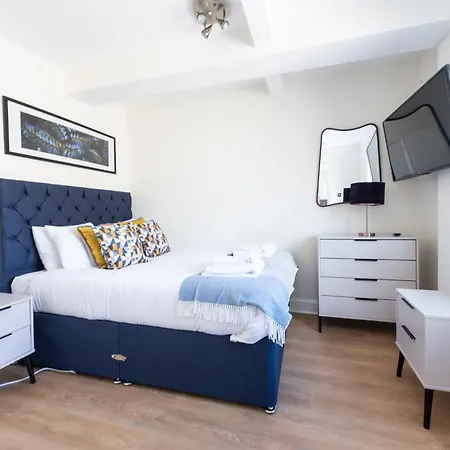 Capital Apartment 856, Chelsea Cloisters